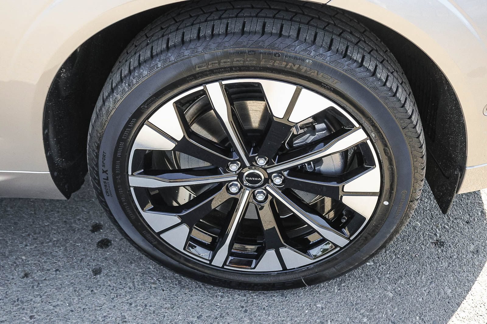 New 2026 Volvo XC60 B5 Ultra w/ Climate Package AWD/4WD image 14