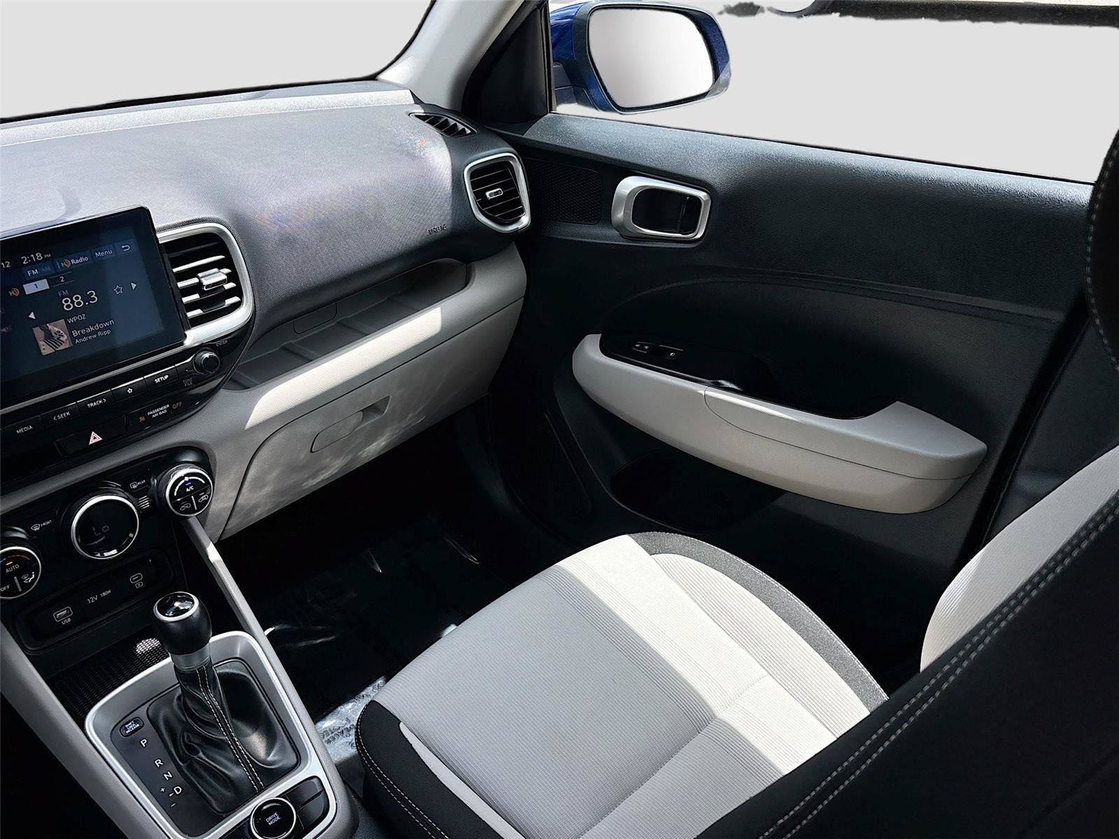 Used 2025 Hyundai Venue SEL FWD image 23