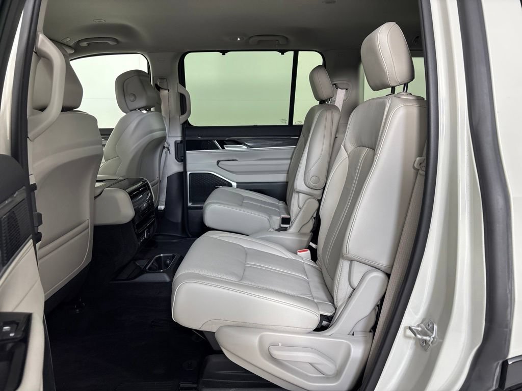 Used 2022 Jeep Wagoneer Series III w/ Convenience Group I AWD/4WD image 19