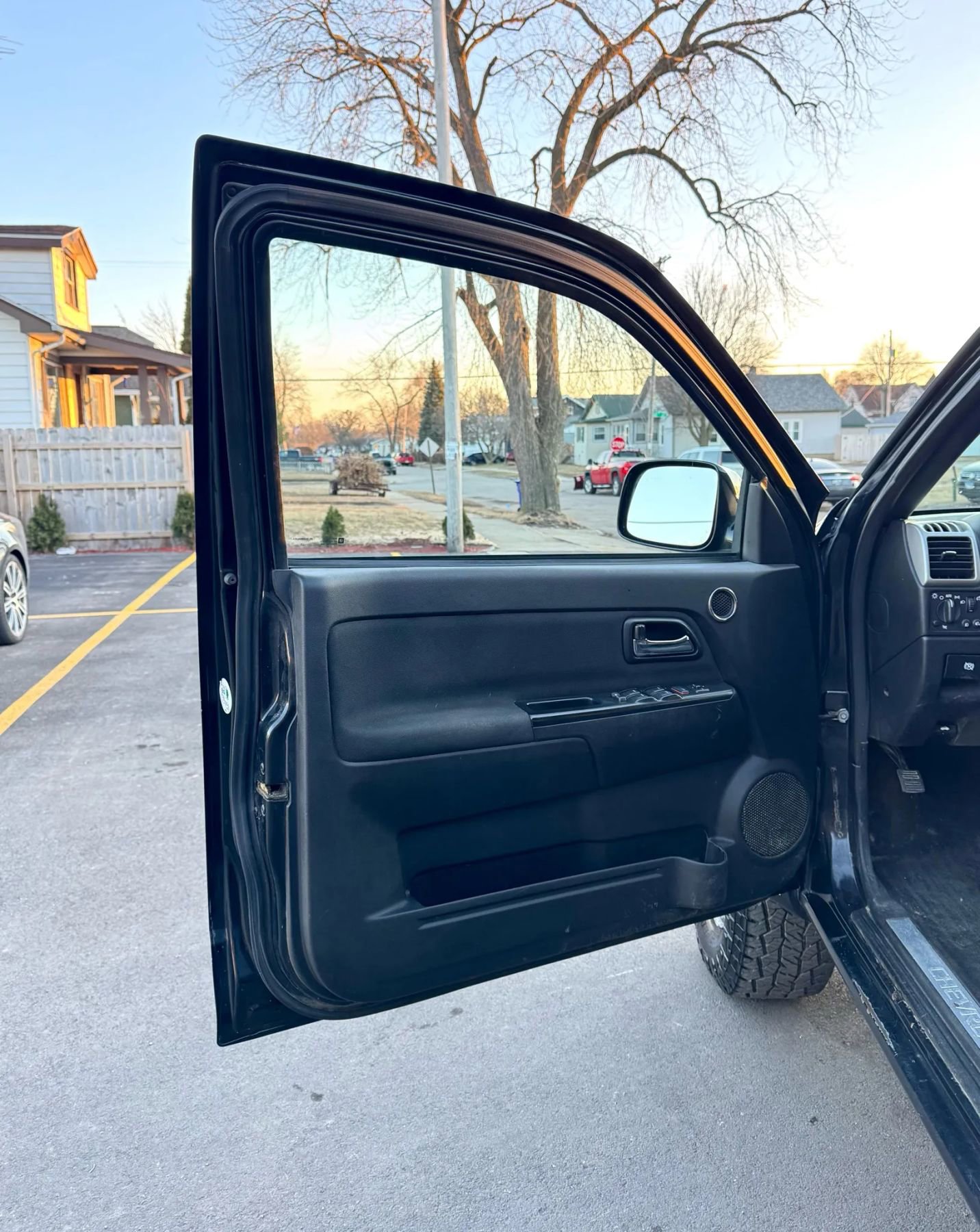Used 2009 Chevrolet Colorado LT w/ LT Preferred Equipment Group AWD/4WD image 9