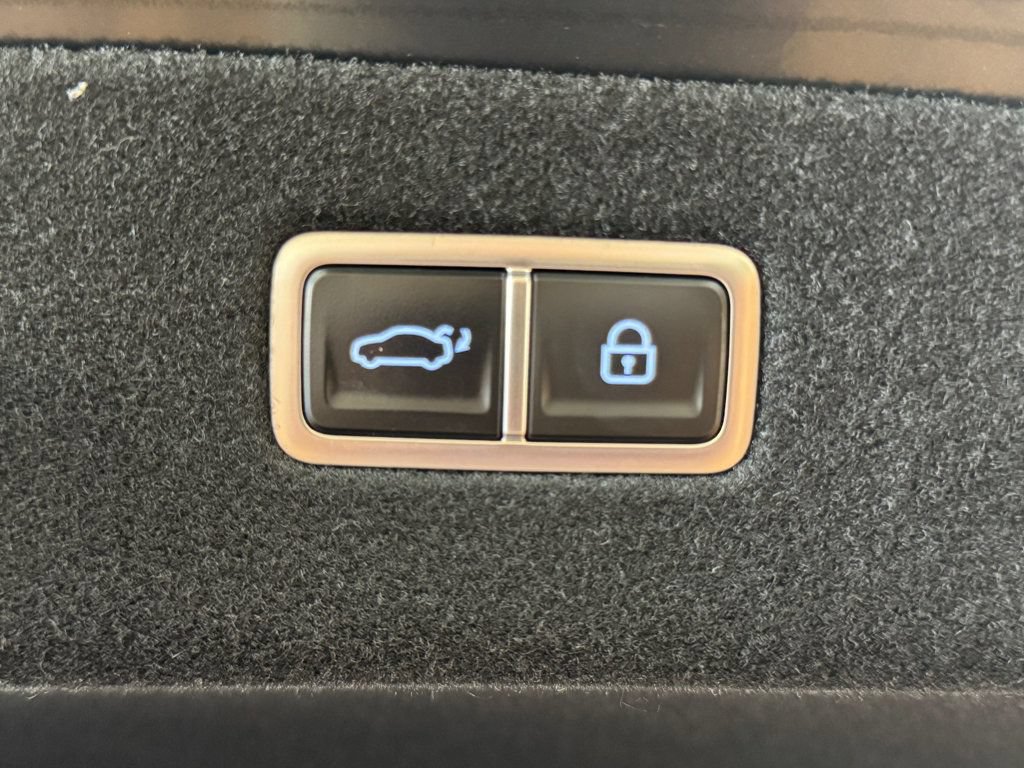 Used 2024 Genesis G90 3.5T AWD/4WD image 25