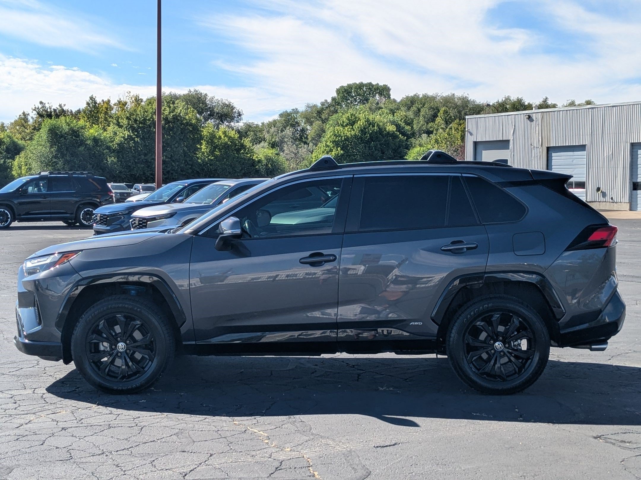 Used 2024 Toyota RAV4 SE w/ Convenience Package AWD/4WD image 7