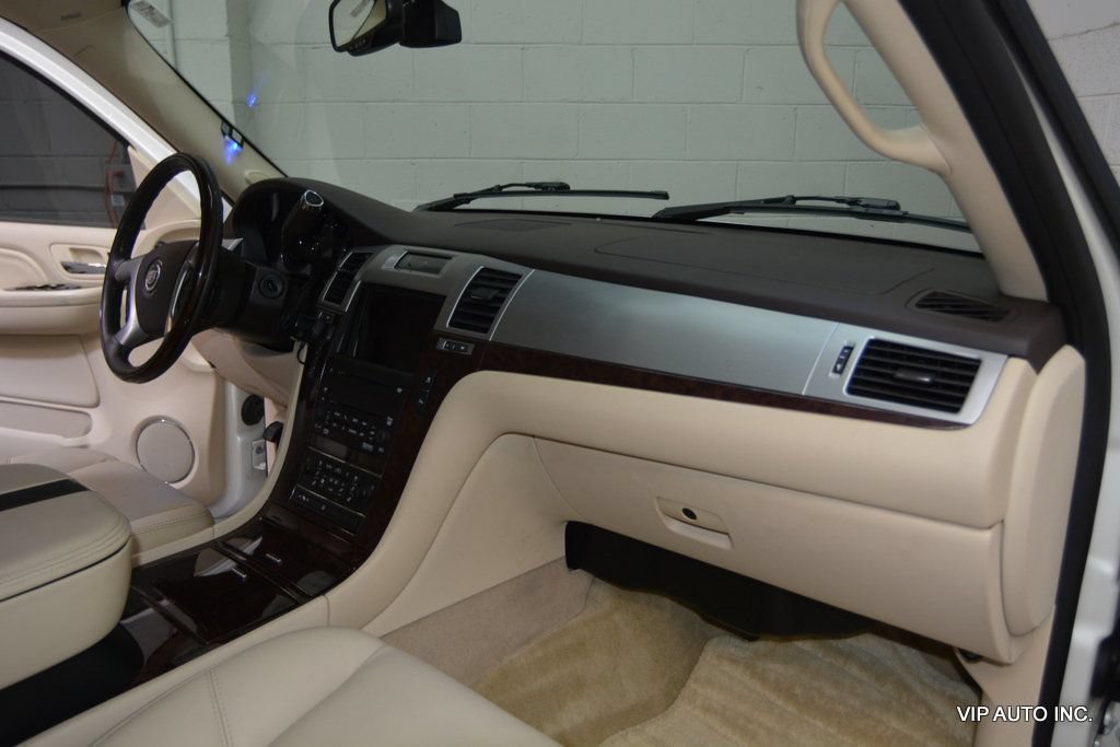 Used 2007 Cadillac Escalade AWD w/ Information Package image 16