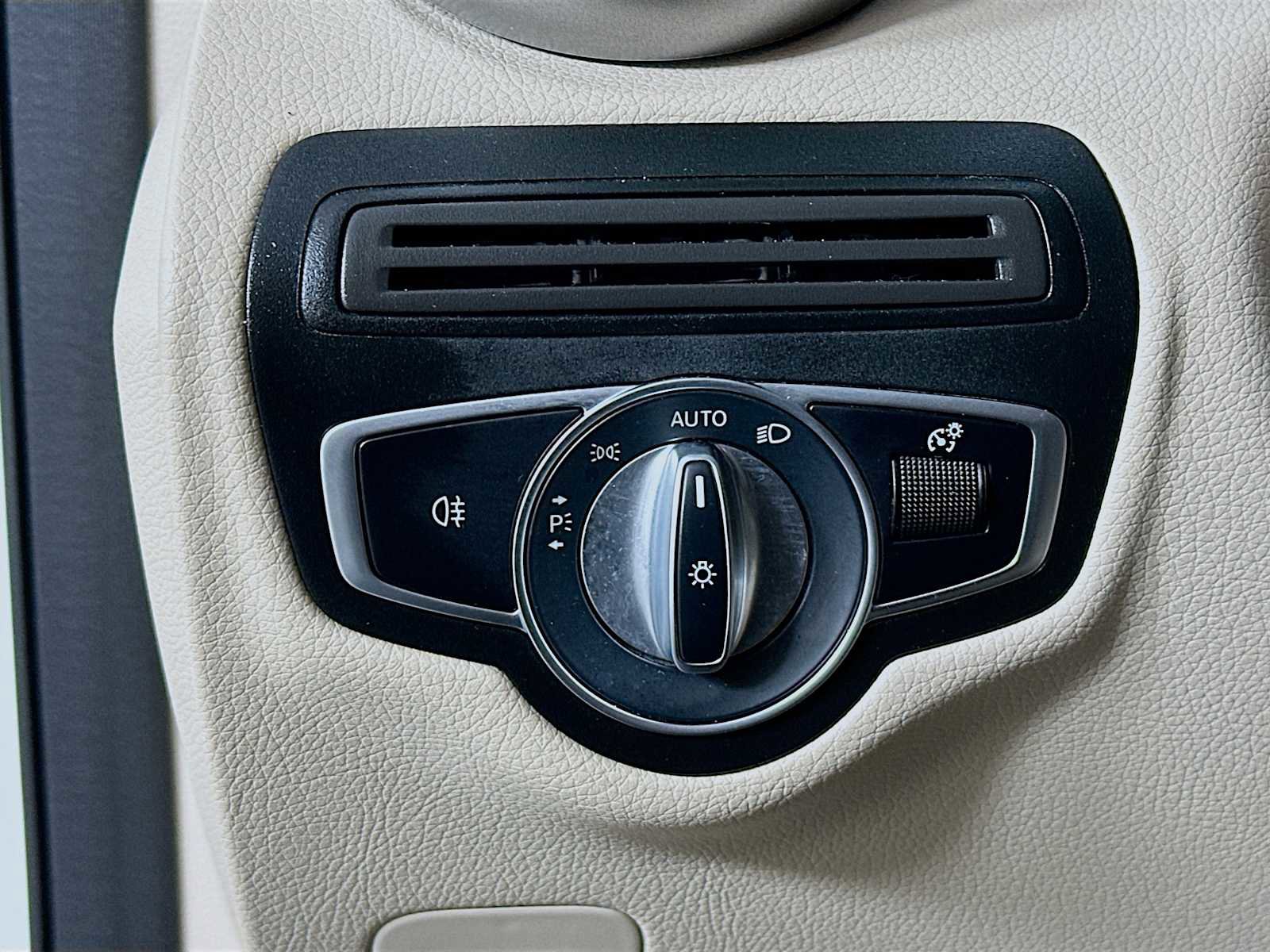 Used 2021 Mercedes-Benz GLC 300 GLC 300 image 10