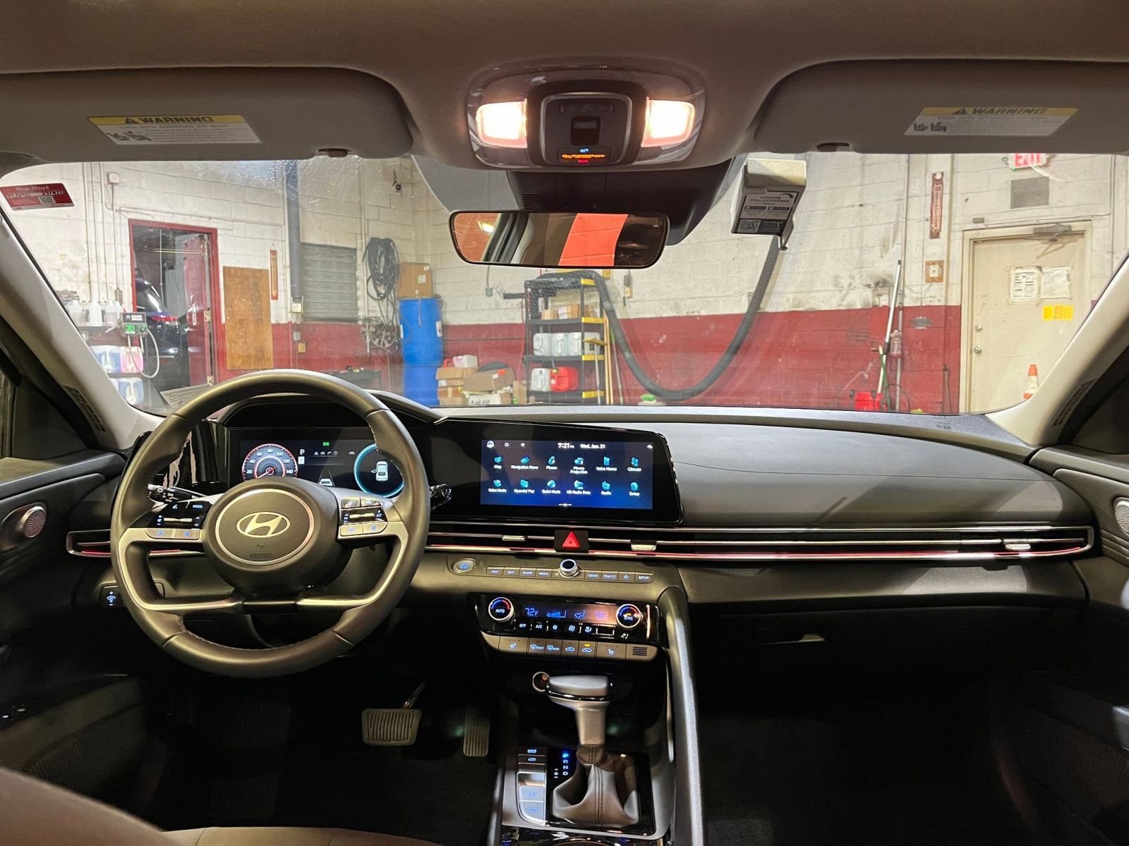 Used 2025 Hyundai Elantra SEL image 33