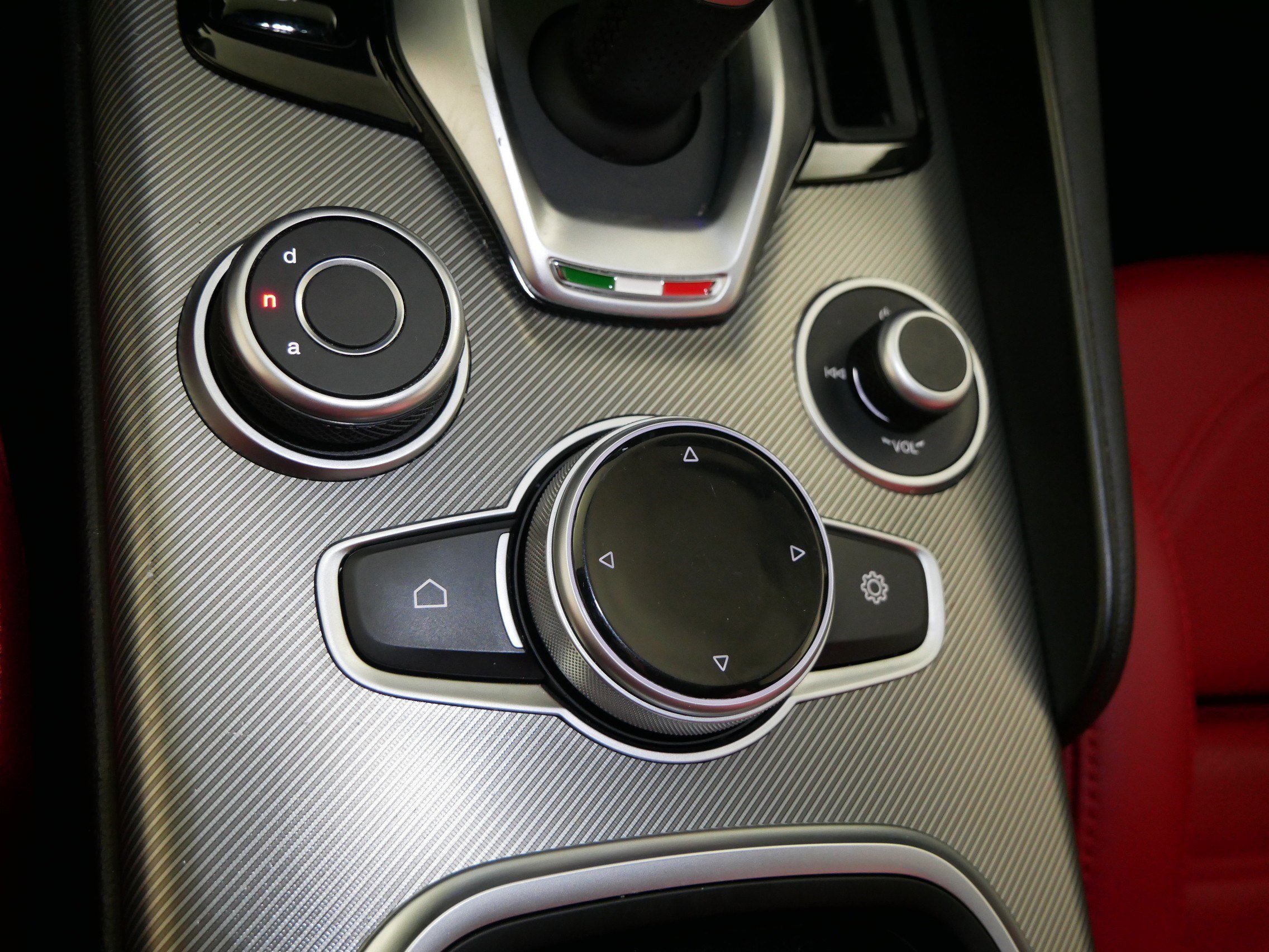 Used 2024 Alfa Romeo Giulia Veloce image 31