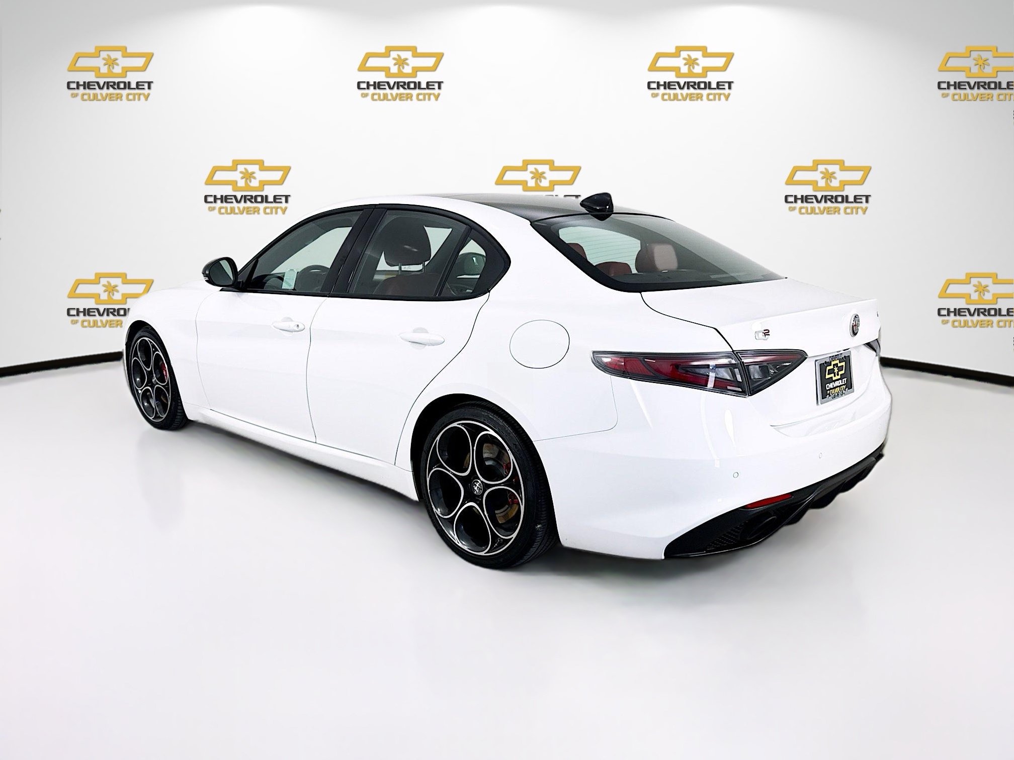 Used 2024 Alfa Romeo Giulia Veloce RWD image 6