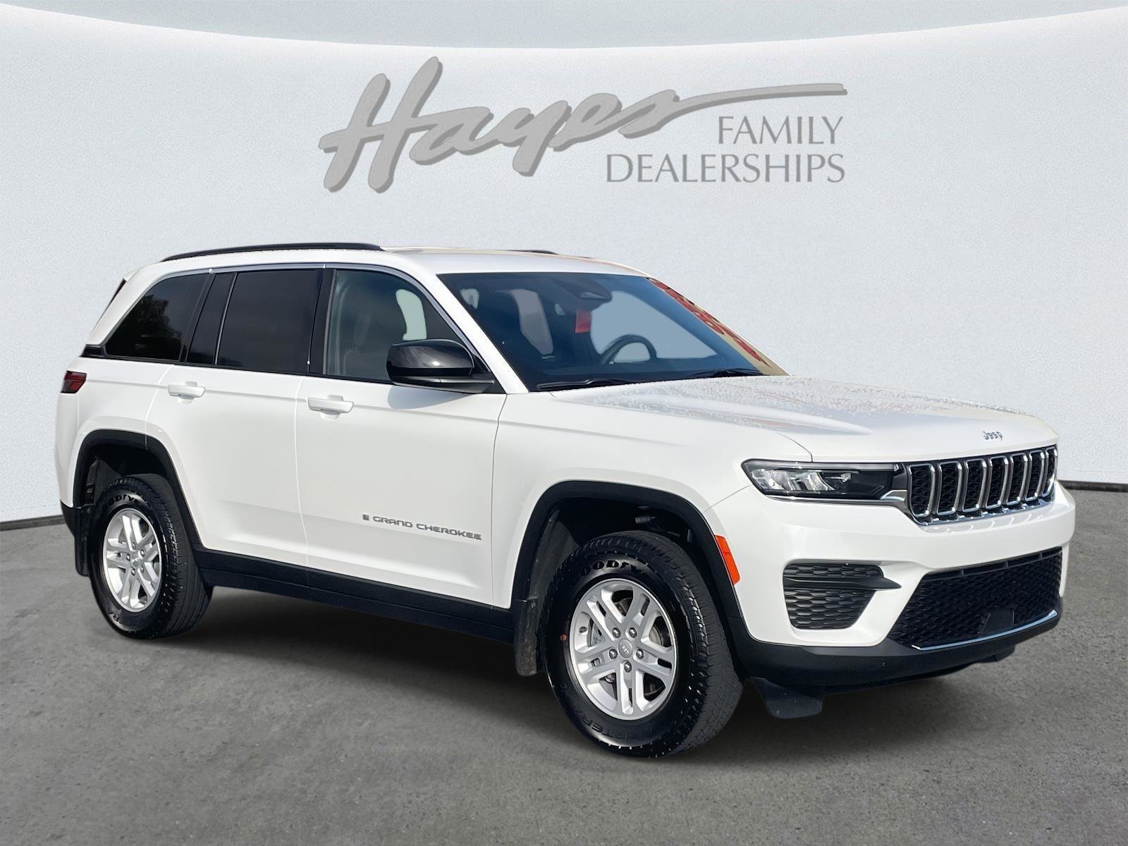 Used 2024 Jeep Grand Cherokee Laredo w/ MOPAR Finishing Package image 1