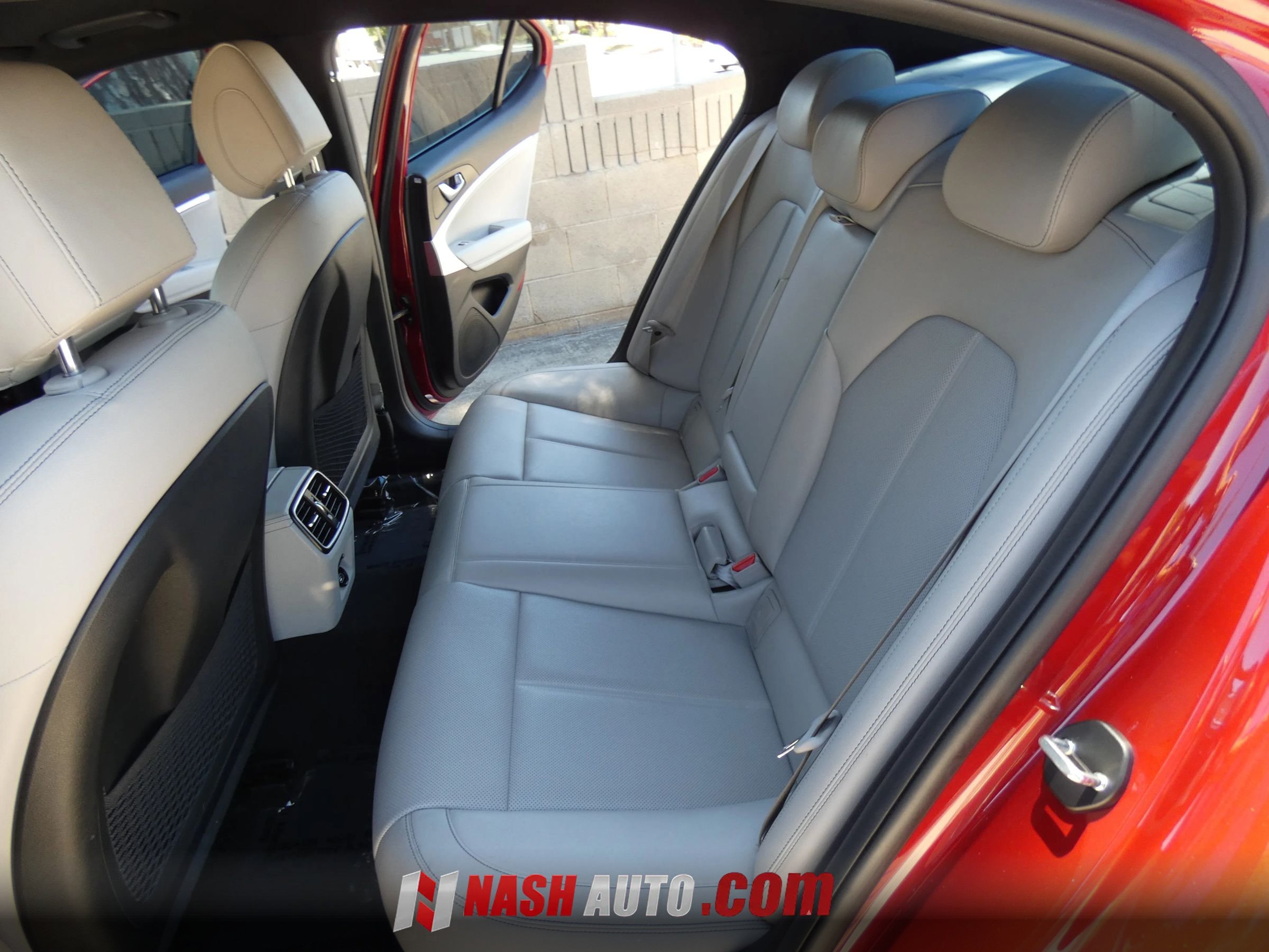 Used 2022 Genesis G70 2.0T RWD image 41