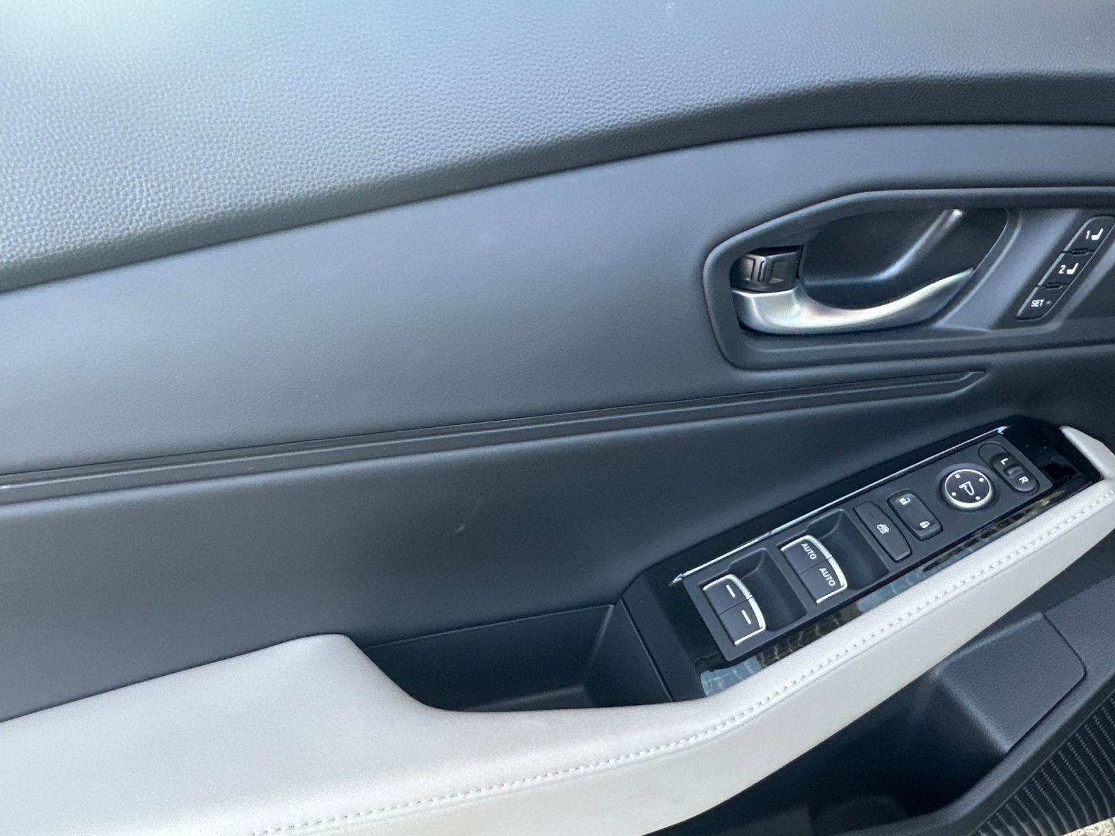 Used 2024 Honda Accord Touring image 11