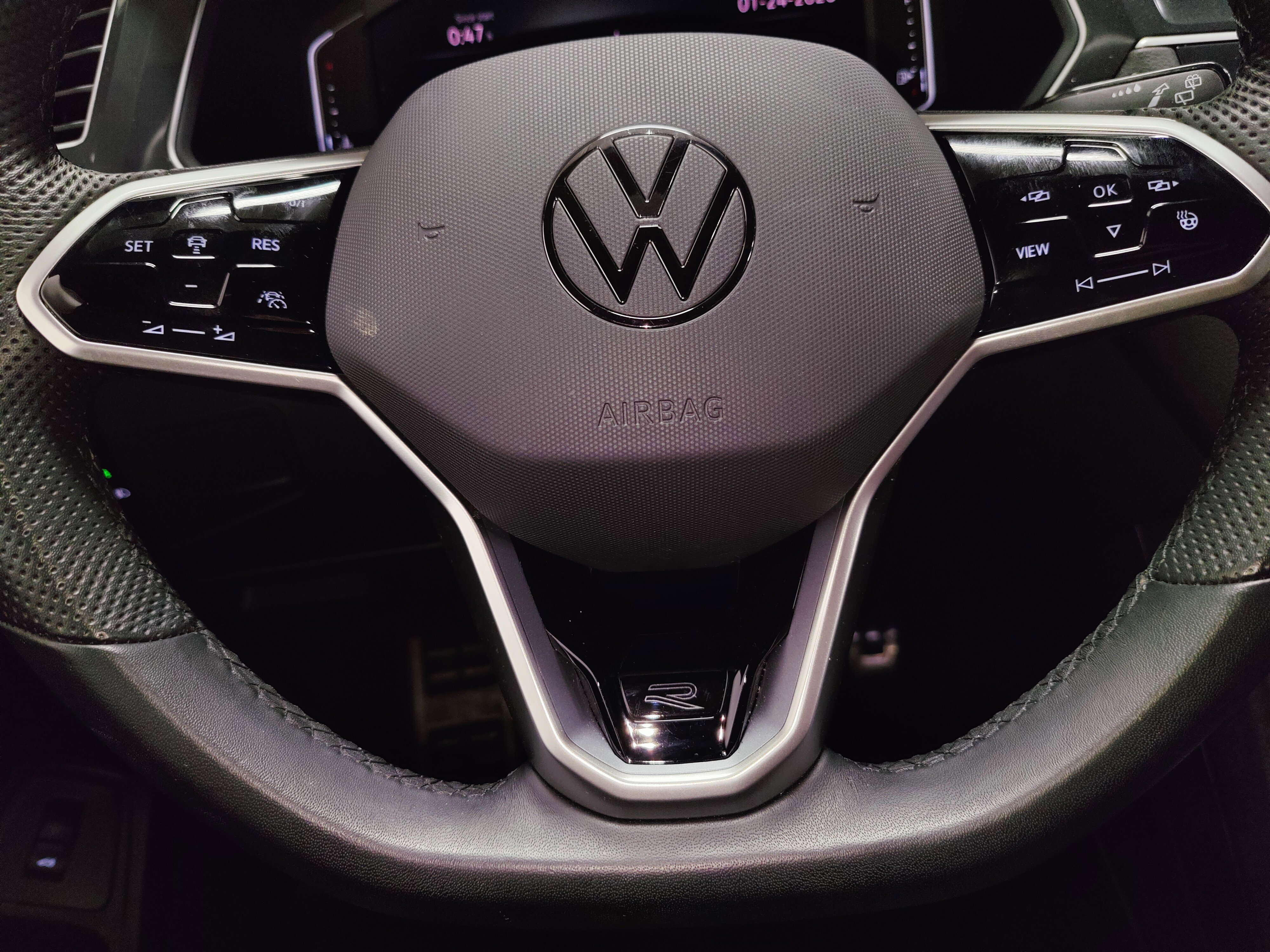 Used 2024 Volkswagen Tiguan SEL R-Line image 31