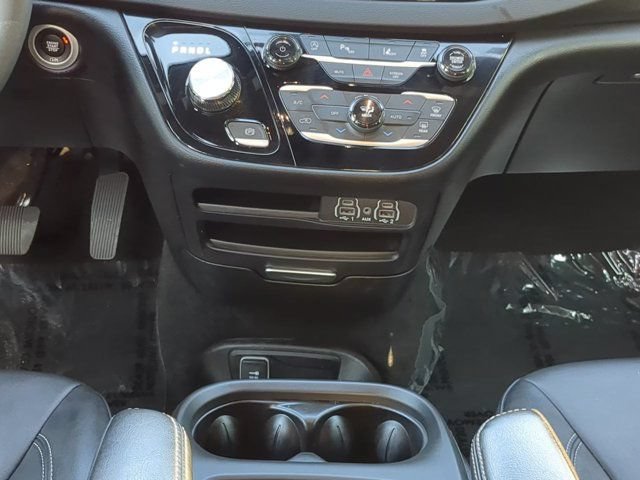 Used 2025 Chrysler Pacifica Select FWD image 18