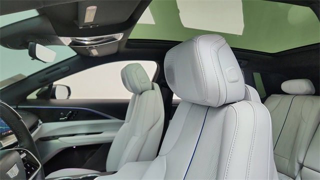 Used 2025 Cadillac Lyriq Luxury image 33