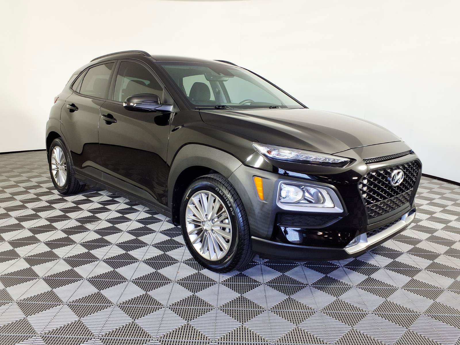 Certified 2021 Hyundai Kona SEL Plus w/ Cargo Package FWD image 3