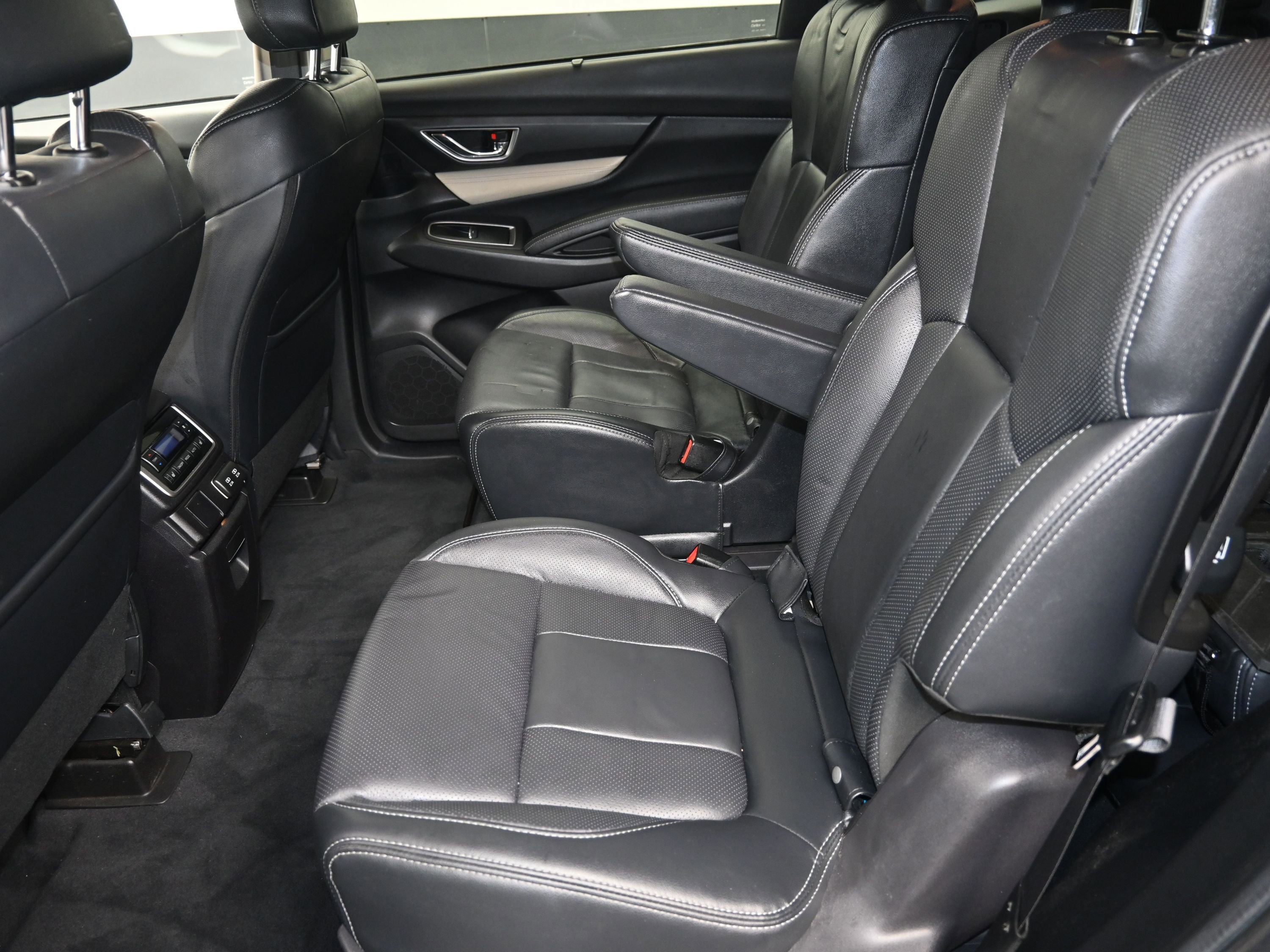 Used 2022 Subaru Ascent Limited image 26