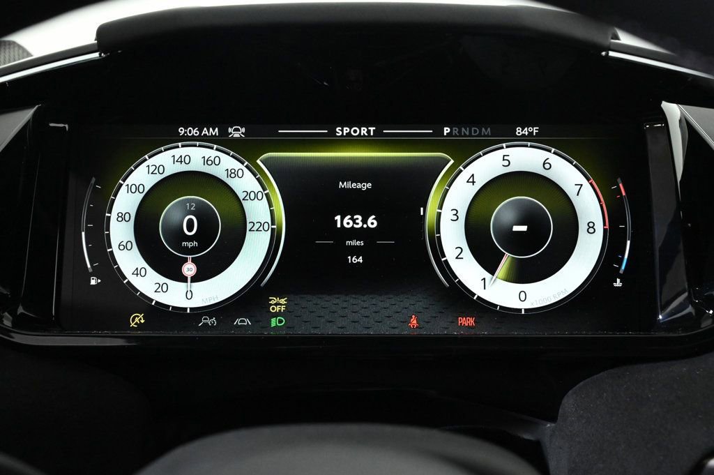 Used 2026 Aston Martin V8 Vantage Coupe image 19