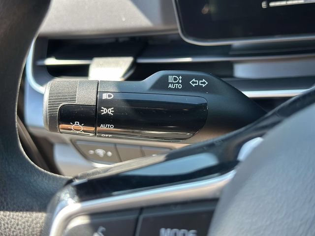 Used 2025 Kia Carnival LX FWD image 26