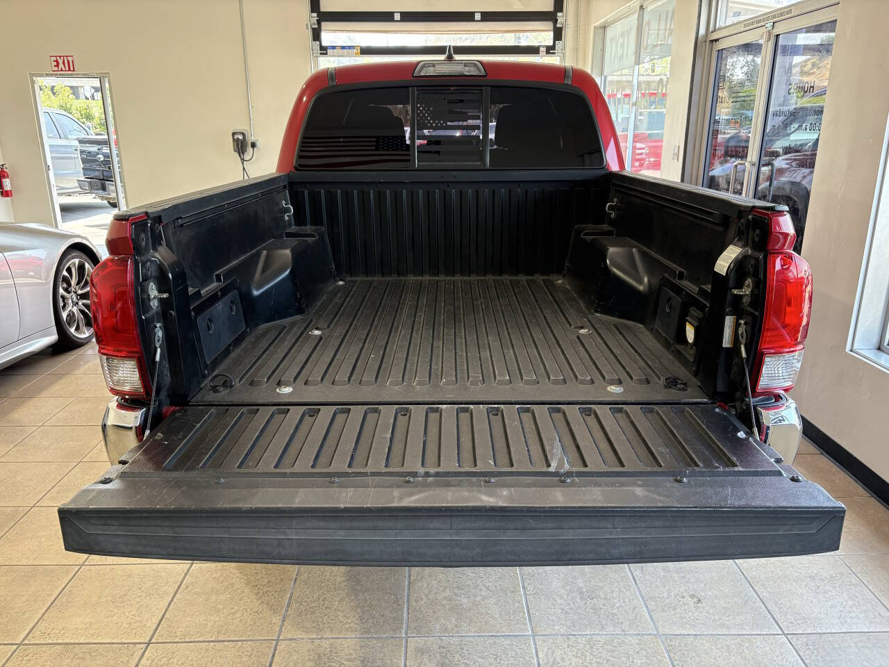 Used 2016 Toyota Tacoma TRD Off-Road w/ Towing Package RWD image 11