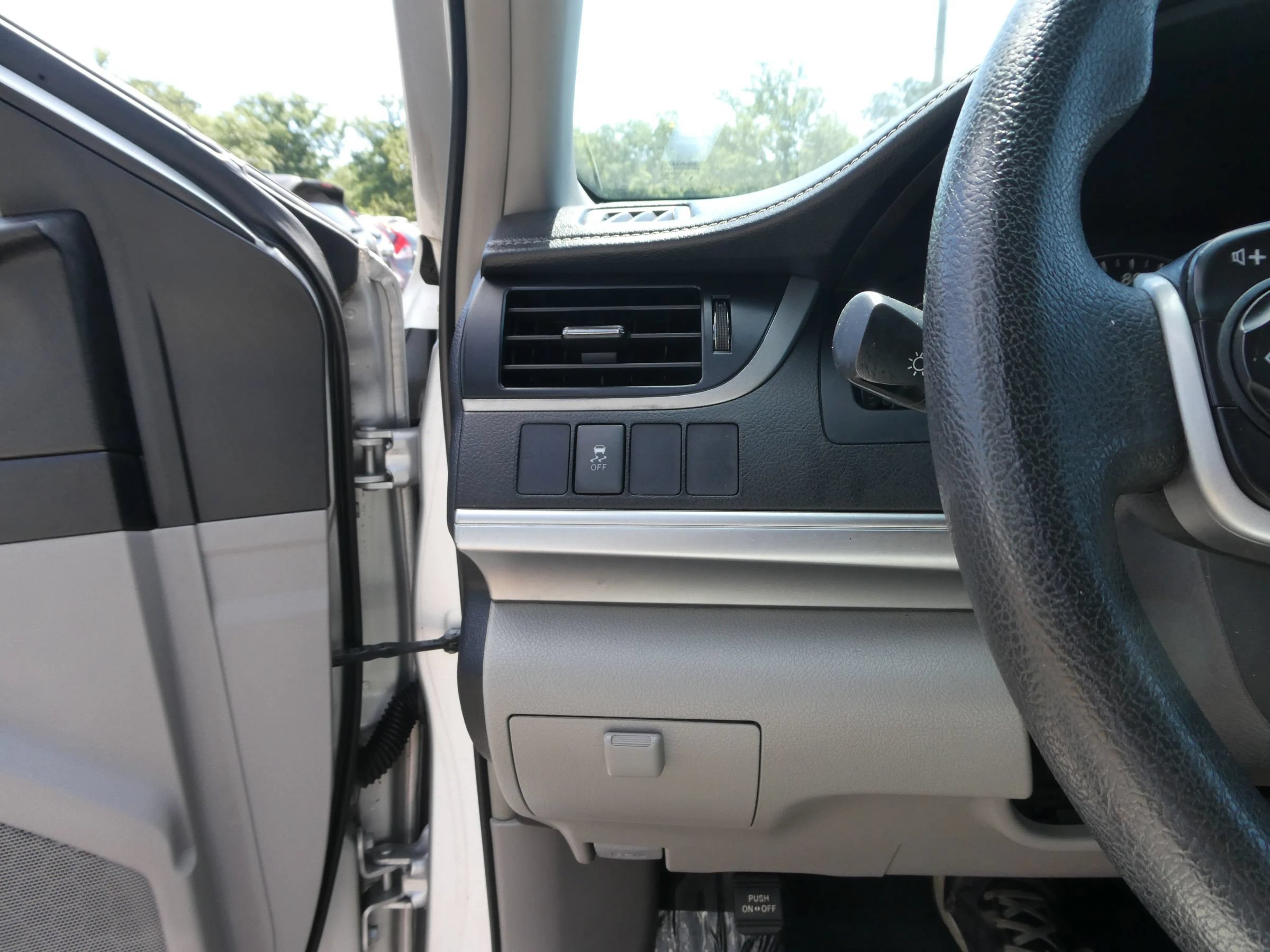 Used 2014 Toyota Camry FWD image 15