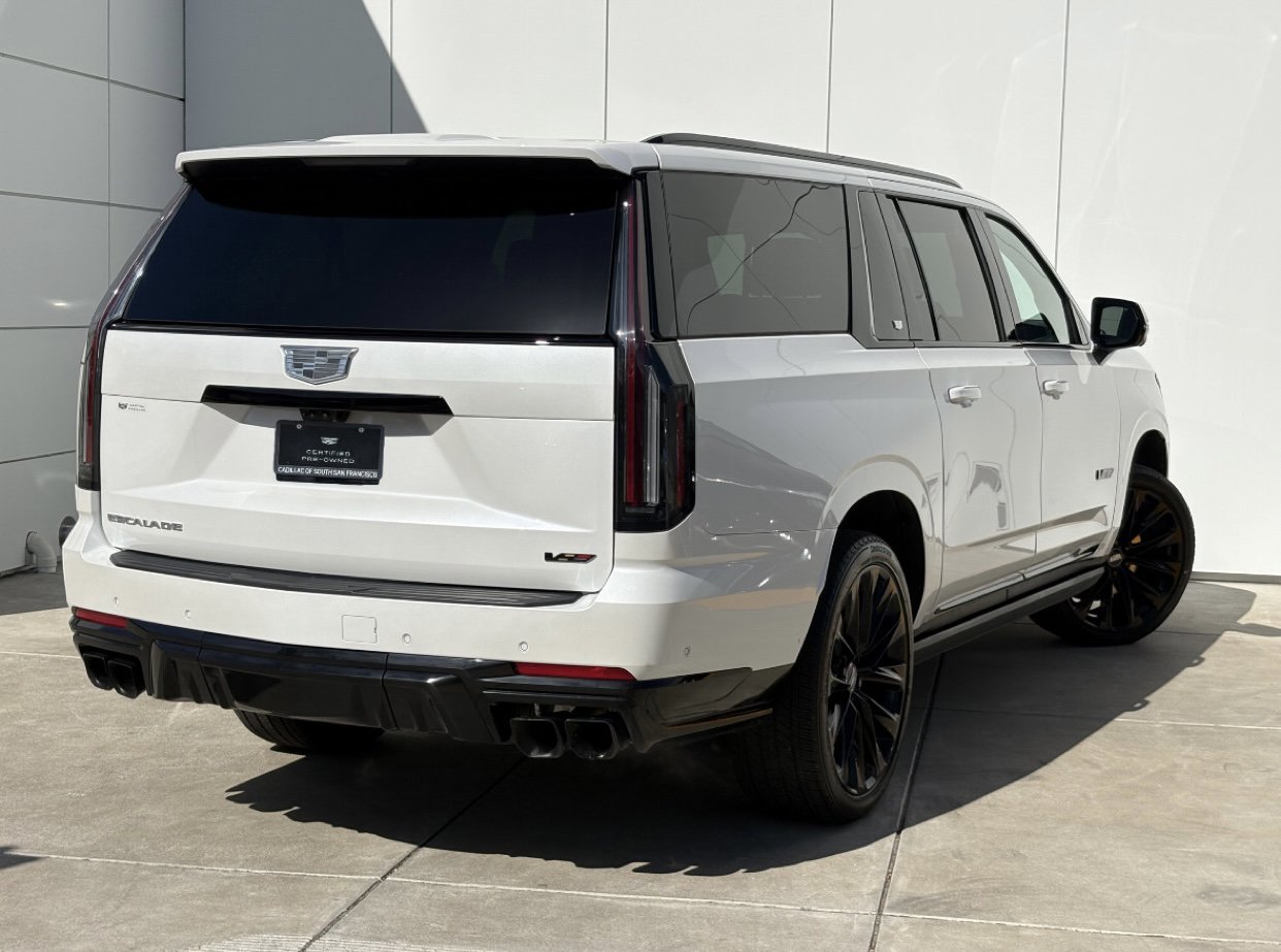 Used 2025 Cadillac Escalade ESV V w/ LPO, ONYX Package AWD/4WD image 7
