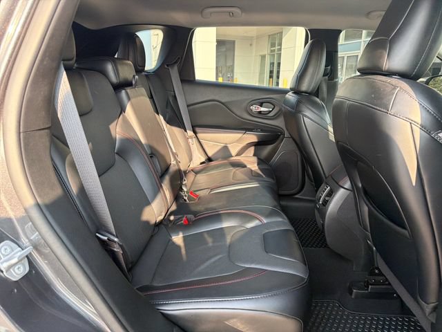 Used 2022 Jeep Cherokee Trailhawk w/ Premium Leather Package AWD/4WD image 32