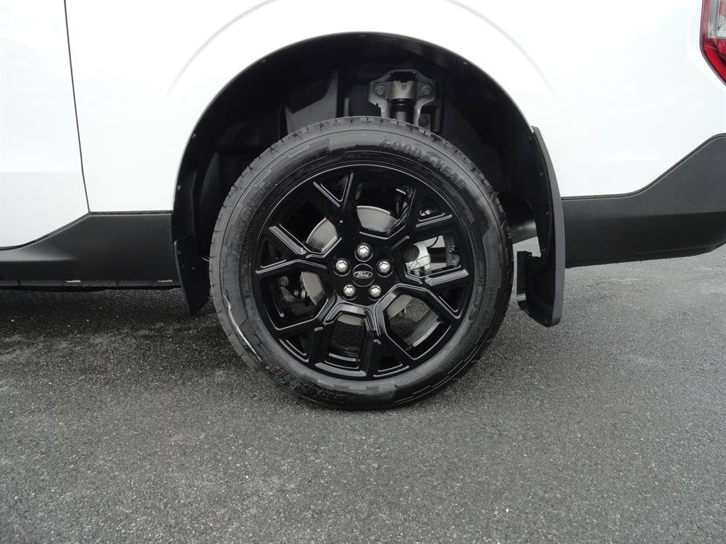 New 2025 Ford Maverick XLT w/ XLT Luxury Package AWD/4WD image 9