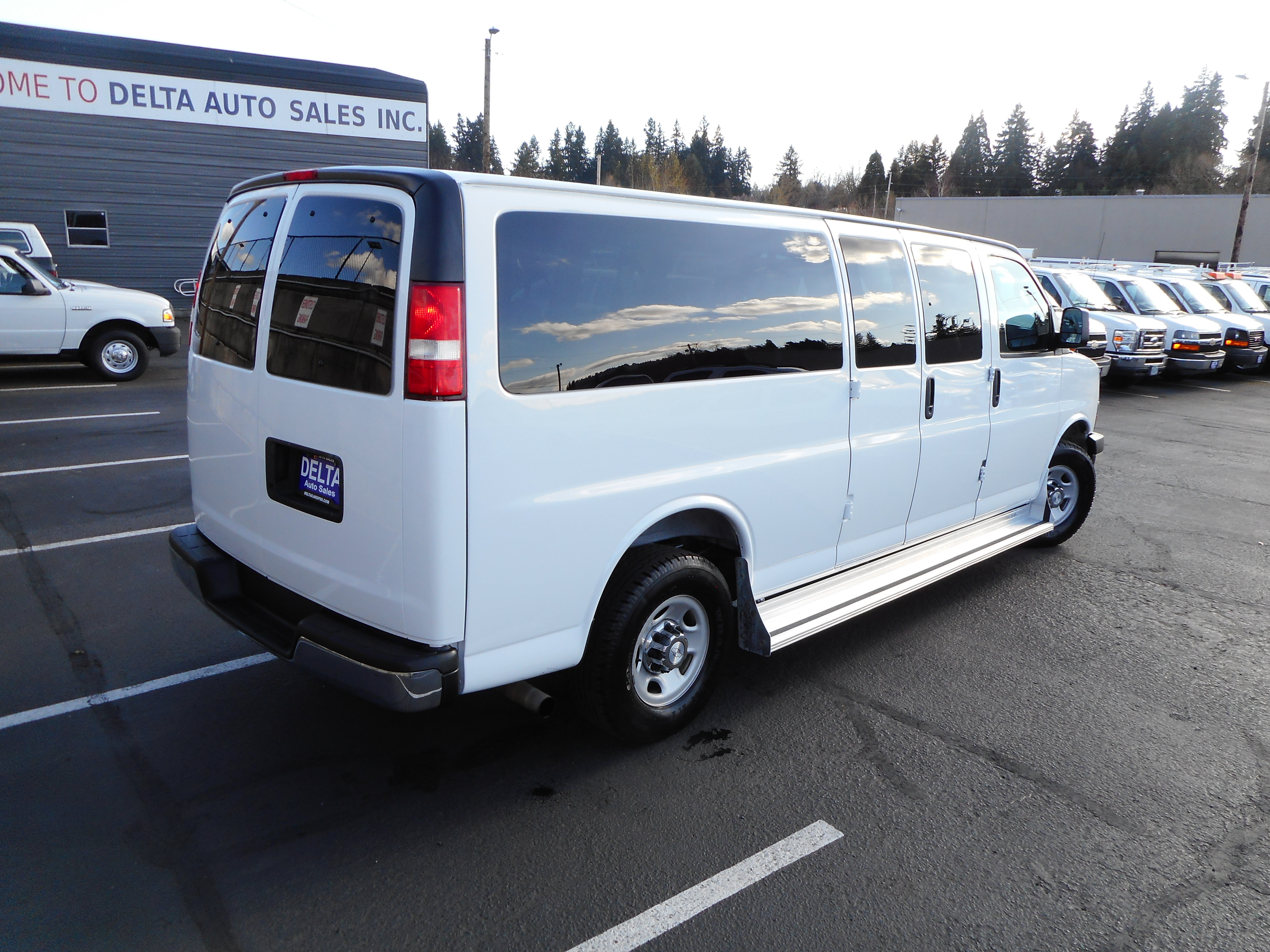 Used 2016 Chevrolet Express 3500 LT w/ LT Preferred Equipment Group RWD image 8