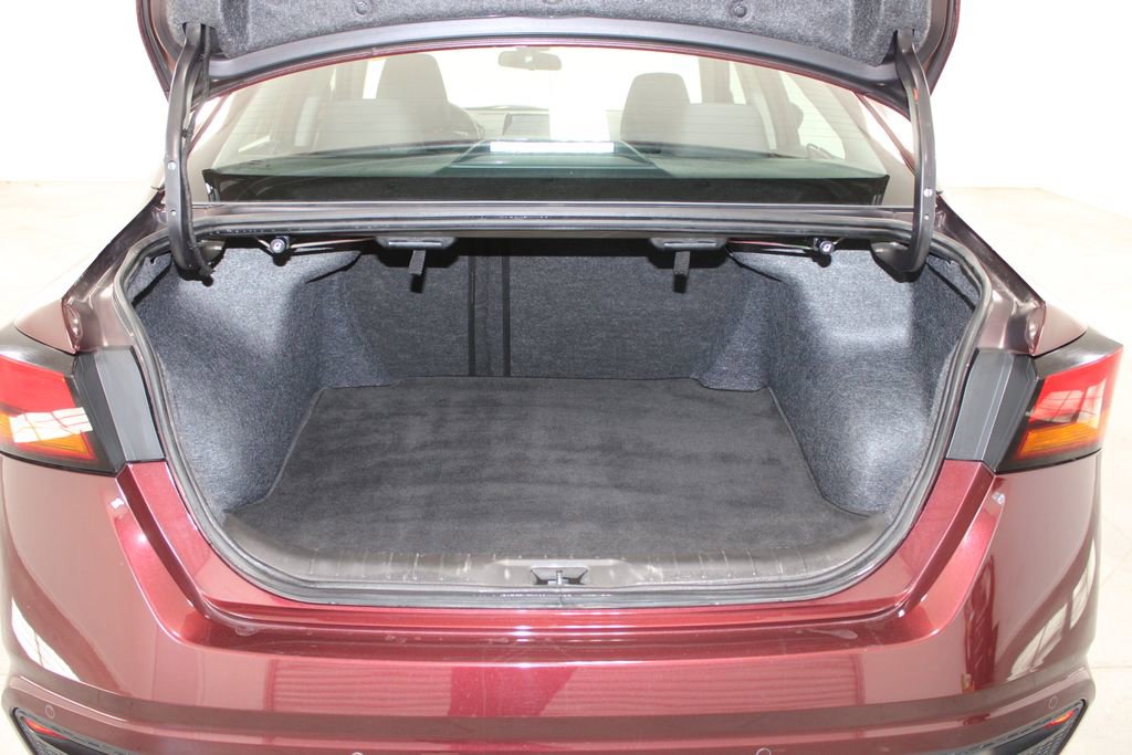 Used 2024 Nissan Altima 2.5 SV image 14