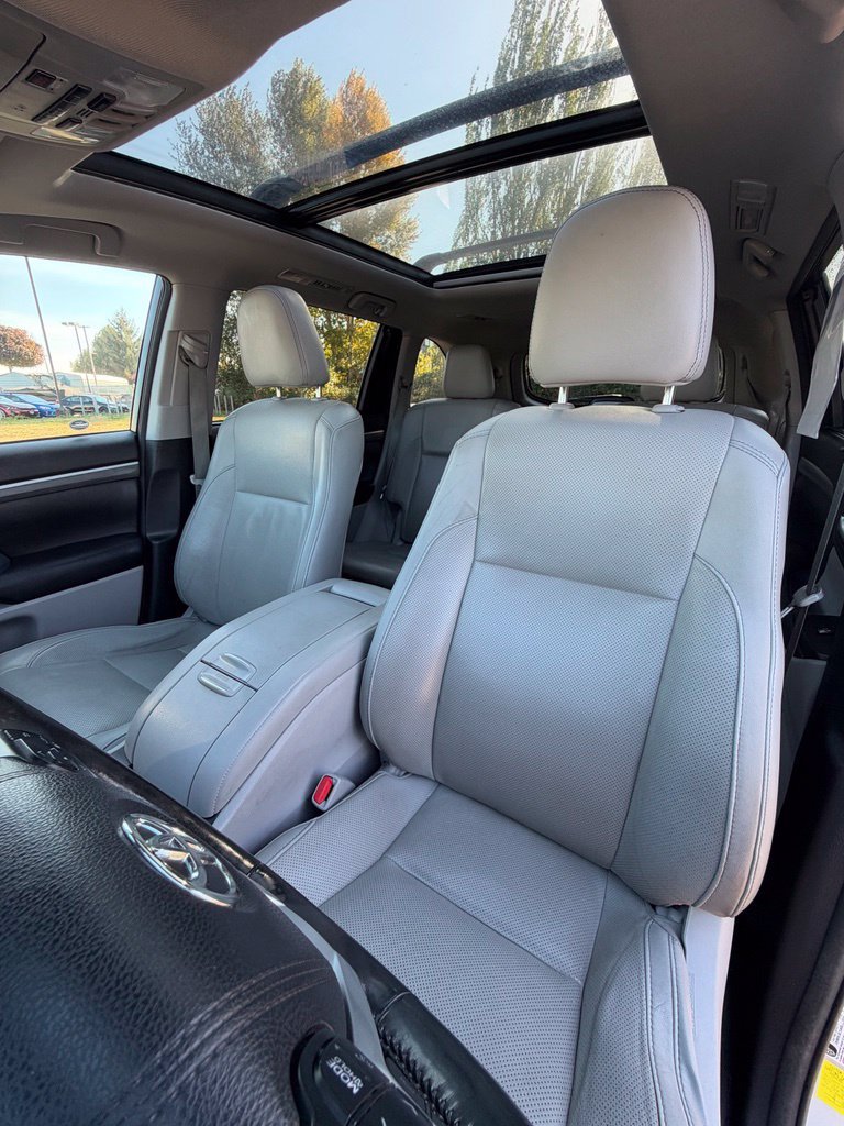 Used 2017 Toyota Highlander Limited Platinum AWD/4WD image 40