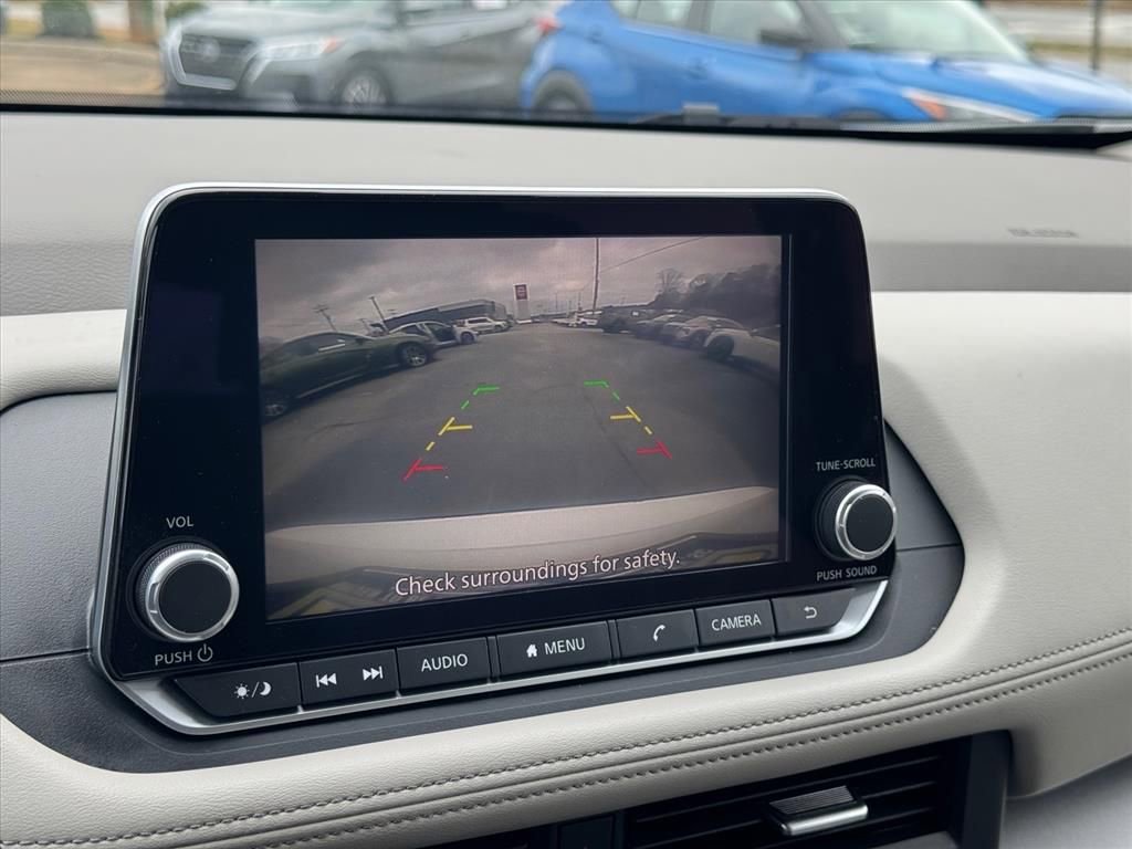 Used 2025 Nissan Rogue SV image 25