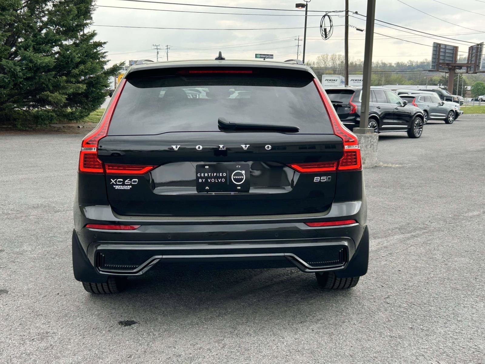 Certified 2024 Volvo XC60 B5 Plus w/ Climate Package image 4