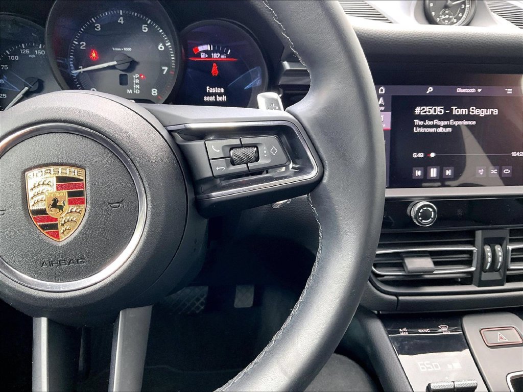 Certified 2023 Porsche Macan AWD/4WD image 24