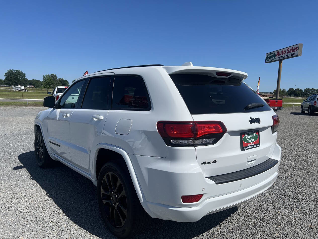 Used 2020 Jeep Grand Cherokee Altitude AWD/4WD image 3