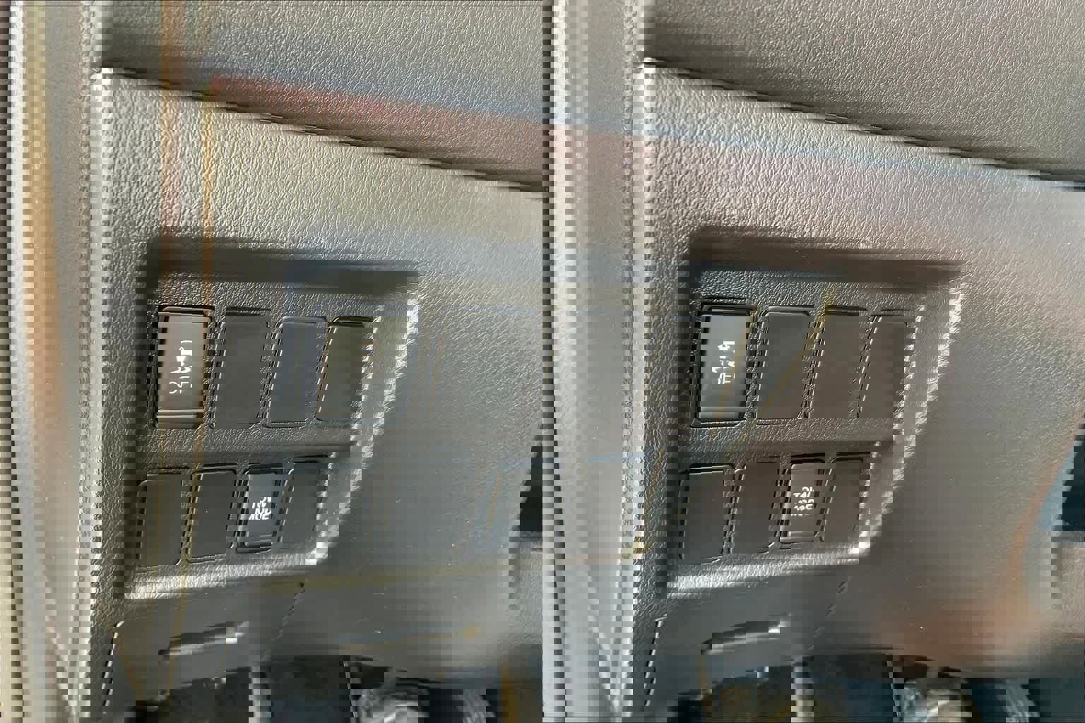 Used 2020 Nissan Pathfinder S image 31