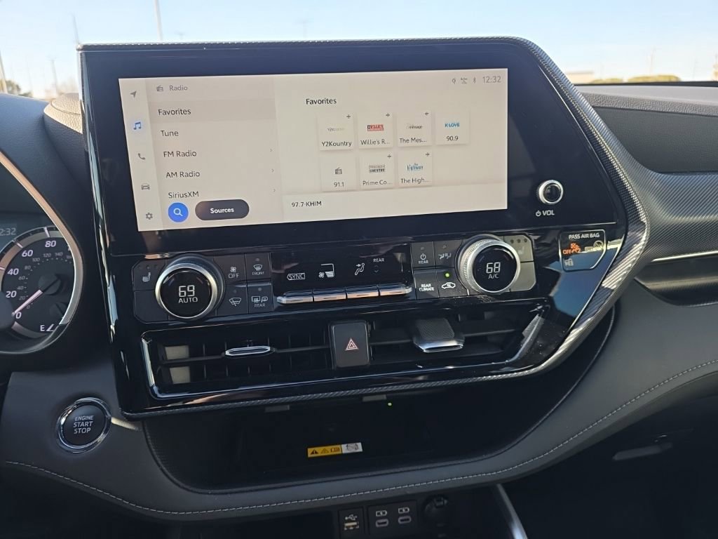 Used 2023 Toyota Highlander XSE image 16