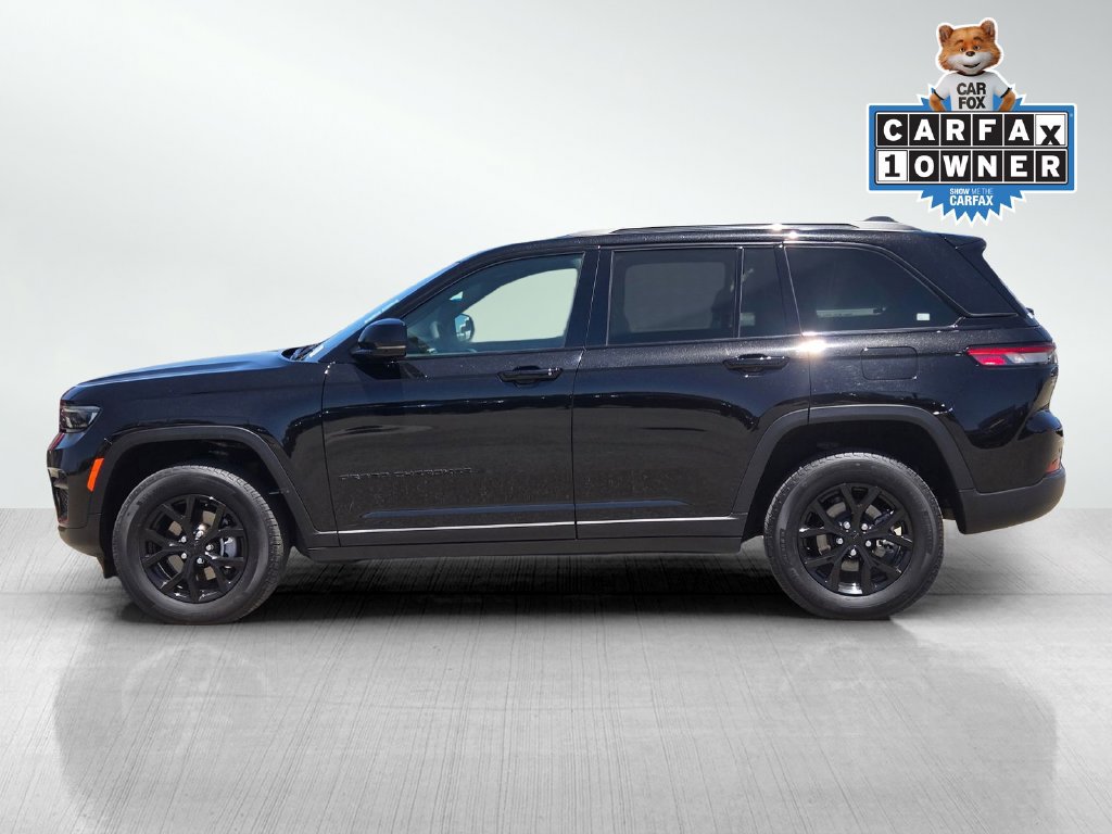Used 2025 Jeep Grand Cherokee Altitude AWD/4WD image 7