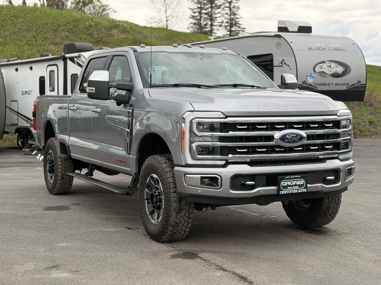 Used 2023 Ford F350 Platinum w/ Tremor Off-Road Package AWD/4WD image 3