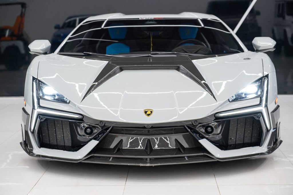 Used 2025 Lamborghini Revuelto AWD/4WD image 2
