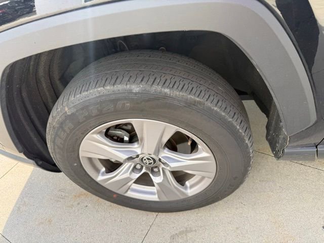 Used 2025 Toyota RAV4 XLE image 12