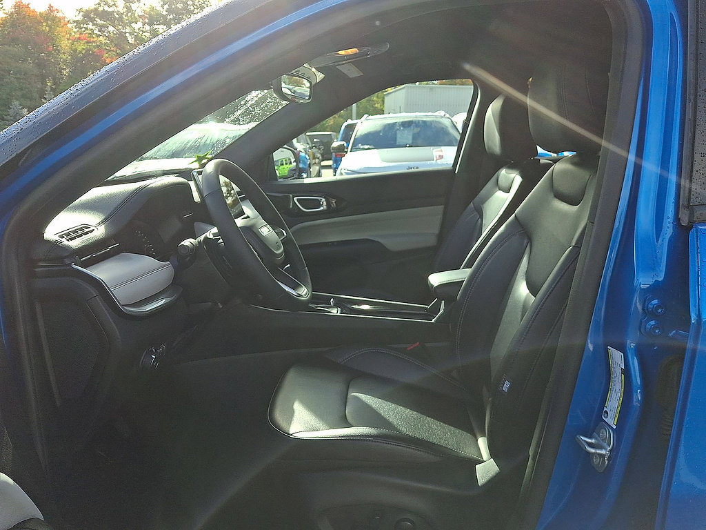 Used 2026 Jeep Compass Limited AWD/4WD image 11