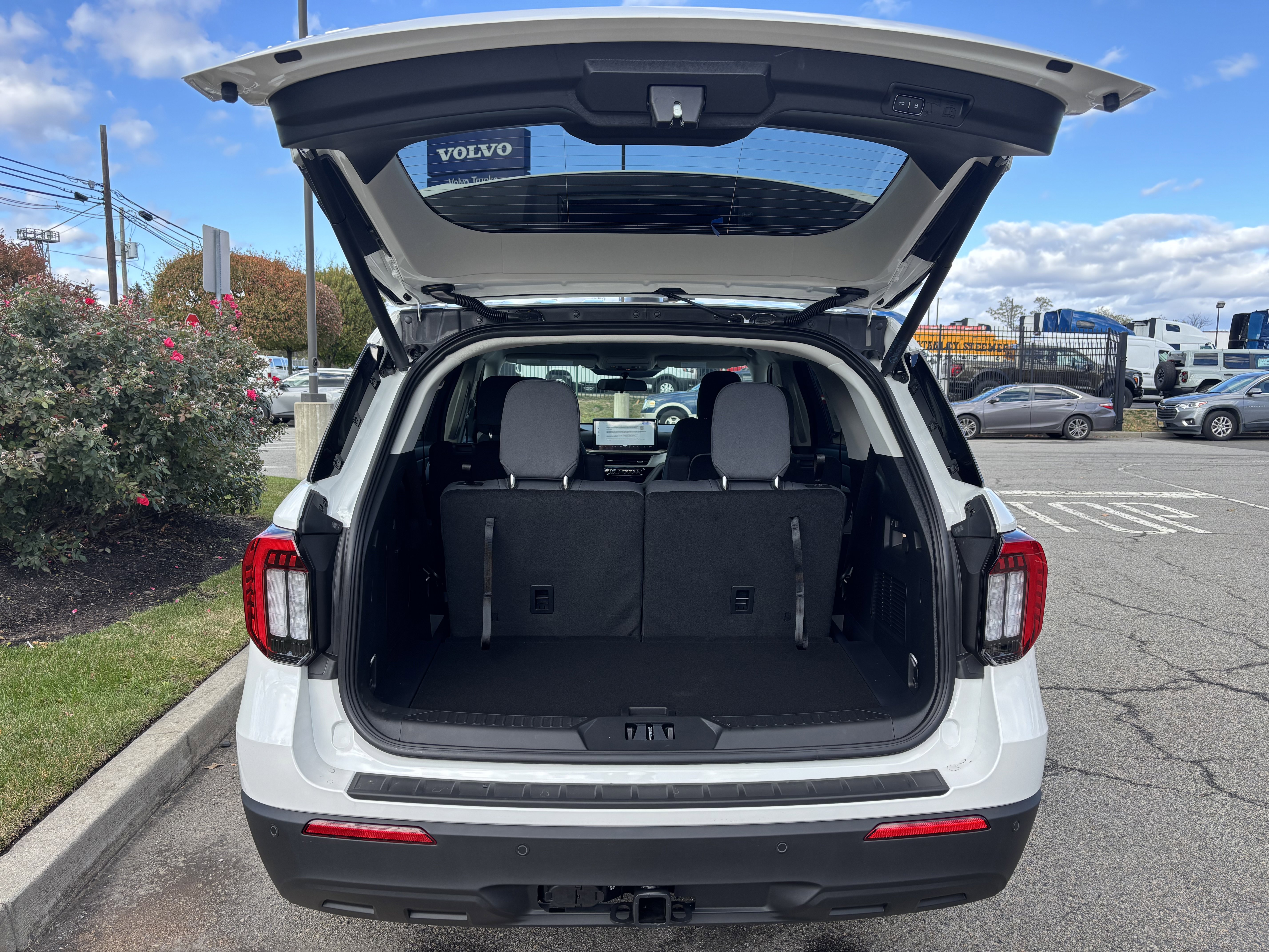 New 2026 Ford Explorer Active image 9