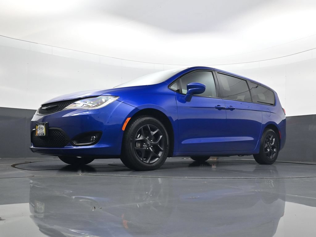 Used 2019 Chrysler Pacifica Touring Plus w/ S Appearance Package FWD image 23