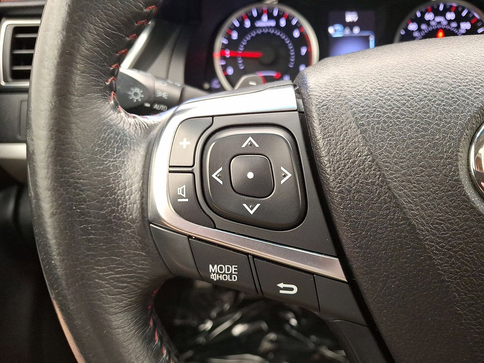 Used 2017 Toyota Camry SE w/ Moonroof Package image 17