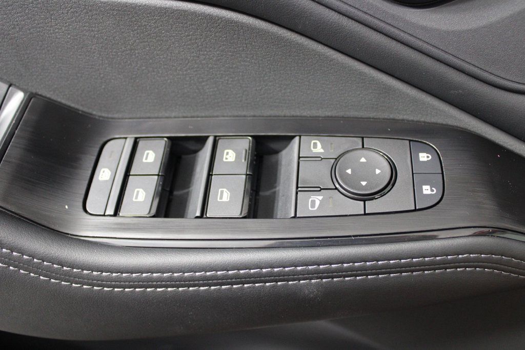 Certified 2026 Nissan Rogue SV FWD image 23