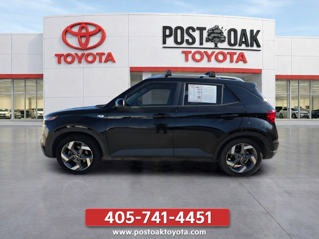 Used 2021 Hyundai Venue SEL w/ Premium Package FWD image 3