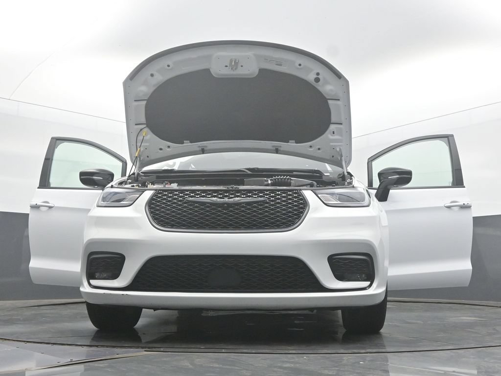 Used 2025 Chrysler Pacifica Limited FWD image 62