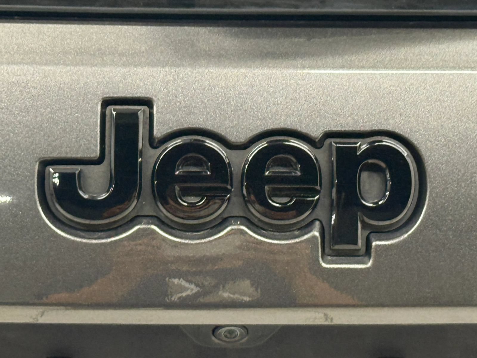 Used 2018 Jeep Grand Cherokee Altitude AWD/4WD image 14