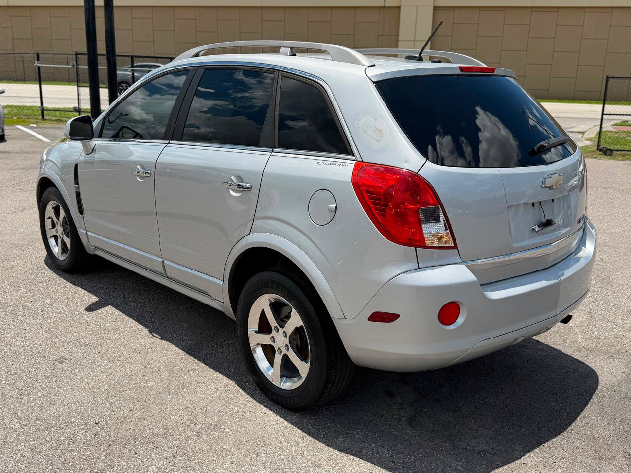 Used 2013 Chevrolet Captiva Sport LT FWD image 8