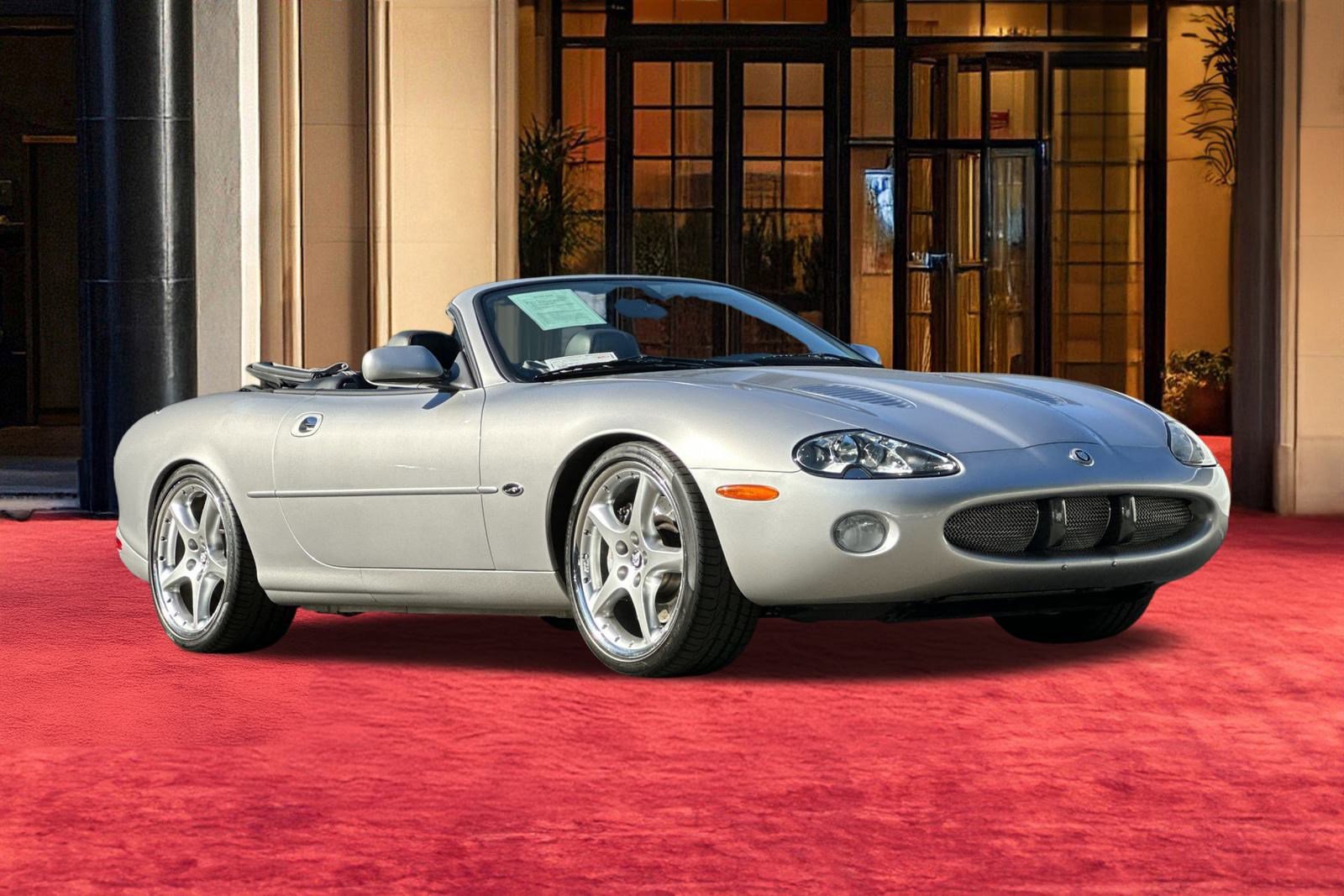 Used 2001 Jaguar XKR Convertible image 33