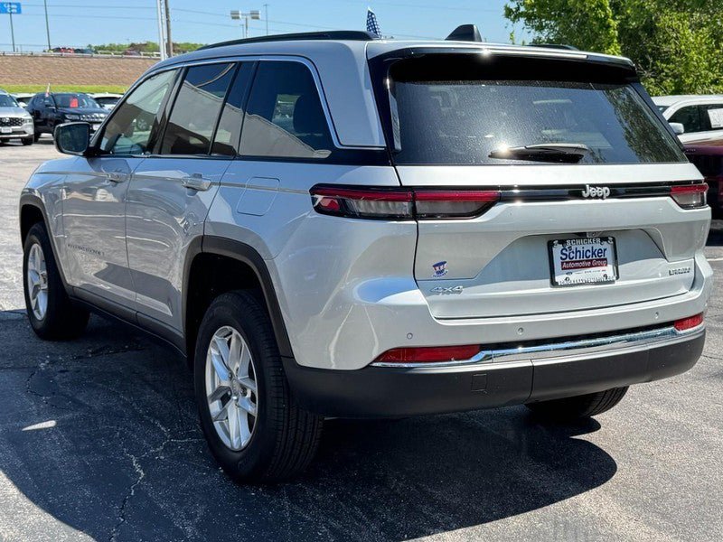 Used 2024 Jeep Grand Cherokee Laredo X AWD/4WD image 6